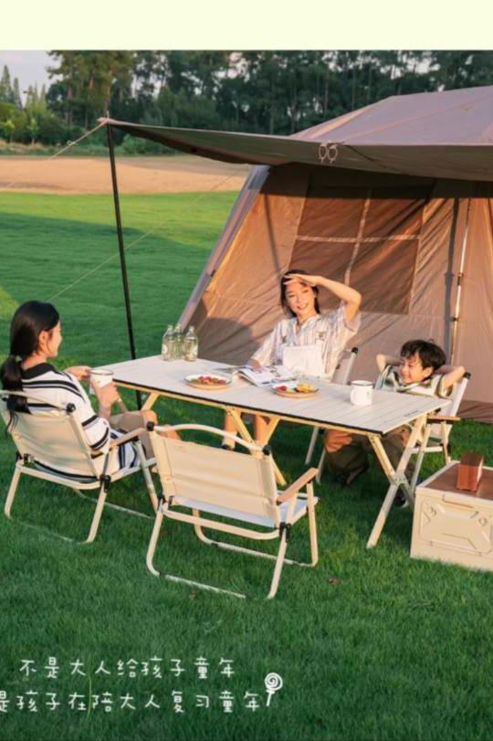 Camping table with 4 Chairs